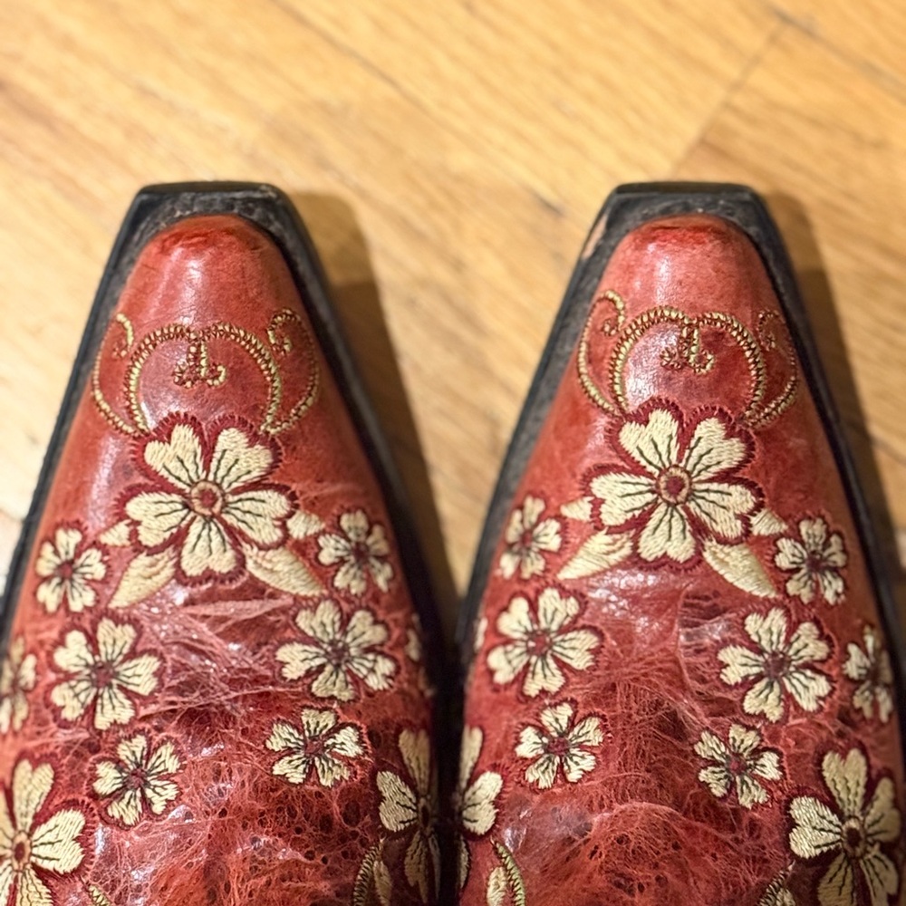 Shyanne Leather Red ish/Rosey Floral Embroidered Cowgirl Heeled Boots - Picture 2 of 12